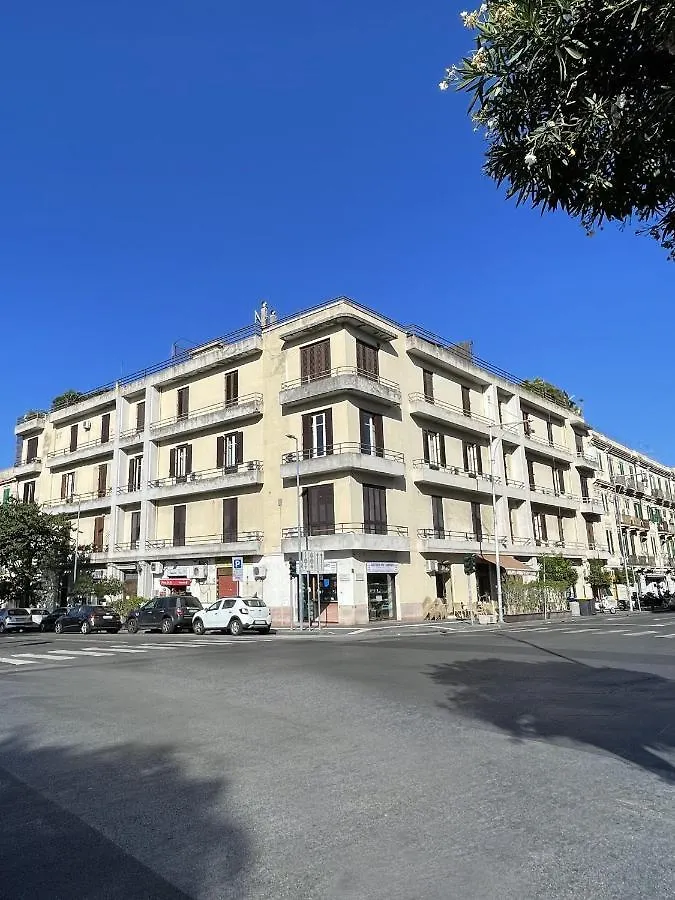 Isola - Smart Aparthotel Messina Bed & Breakfast