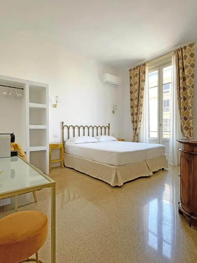 Isola - Smart Aparthotel Messina Bed & Breakfast