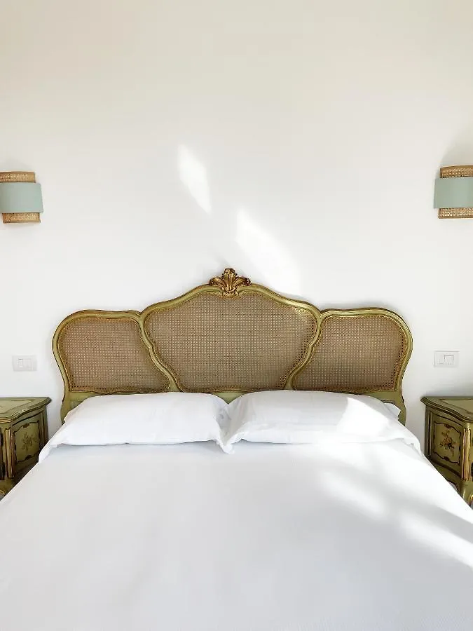 Isola - Smart Aparthotel Messine Couette-café