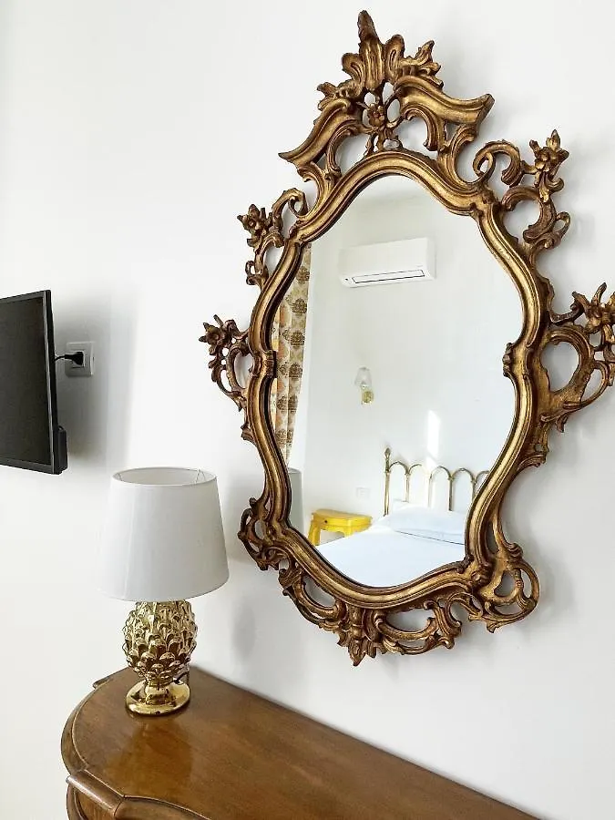Isola - Smart Aparthotel Messine Couette-café