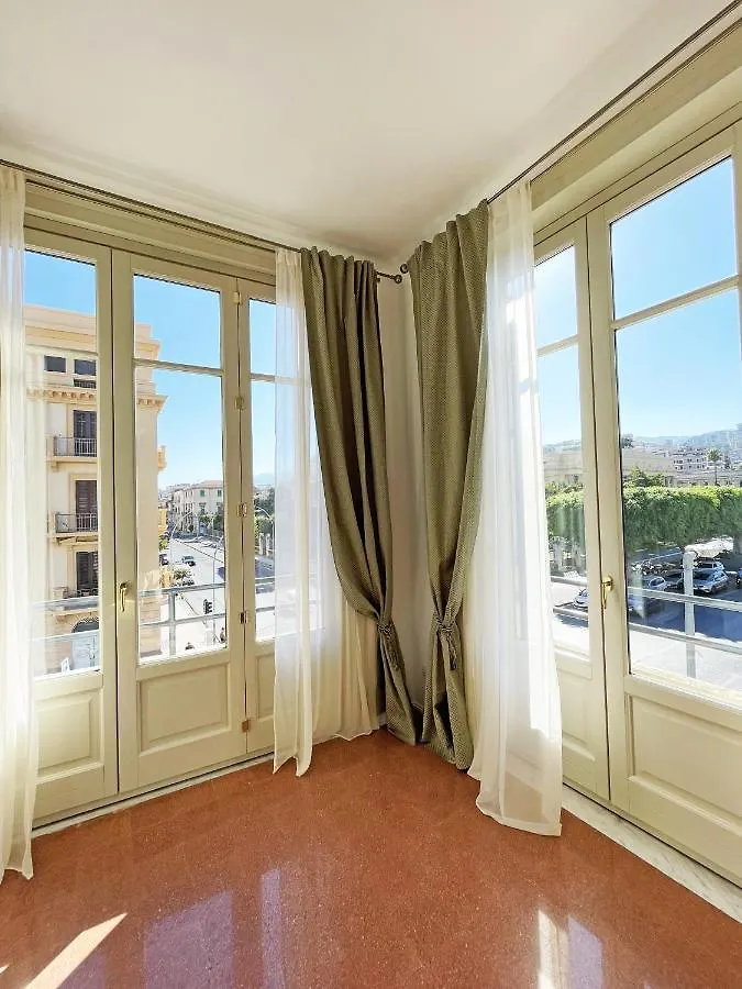 Isola - Smart Aparthotel Messine