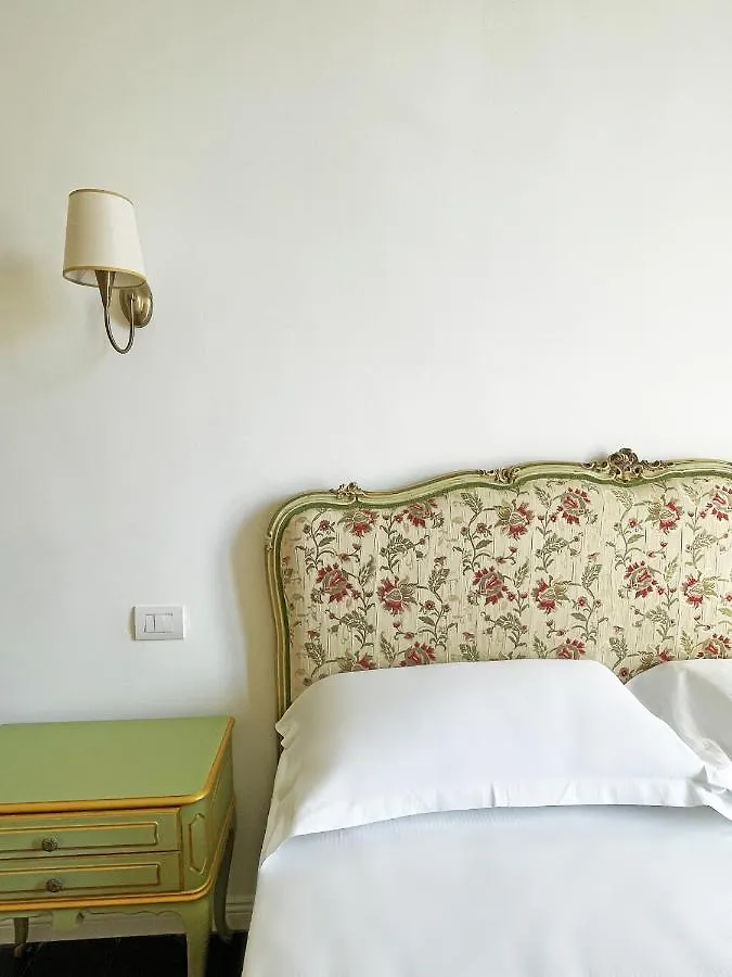 Isola - Smart Aparthotel Messine 0*,
