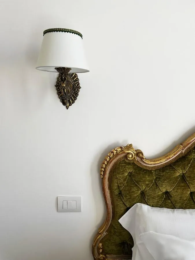 Isola - Smart Aparthotel Messine Couette-café