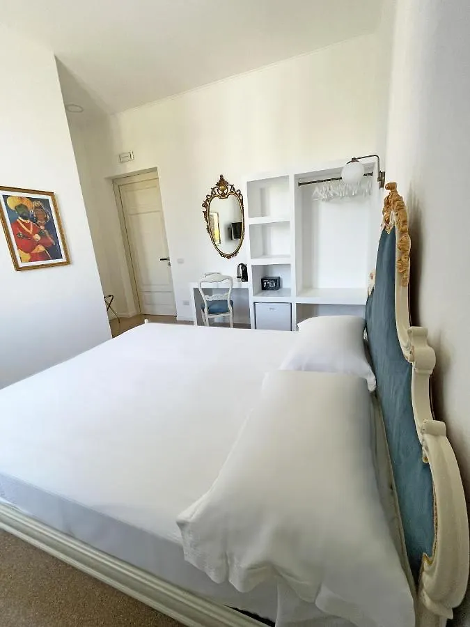 Isola - Smart Aparthotel Messine Couette-café